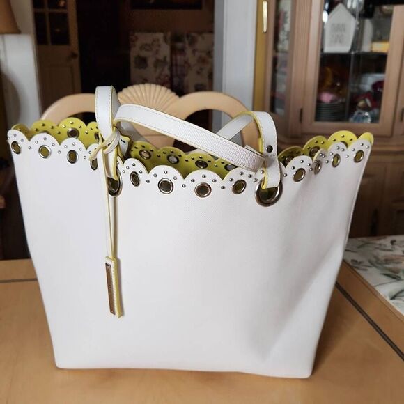 Nine West Scalloped edge white & yellow large tote bonus earrings & coin purse - Picture 1 of 8